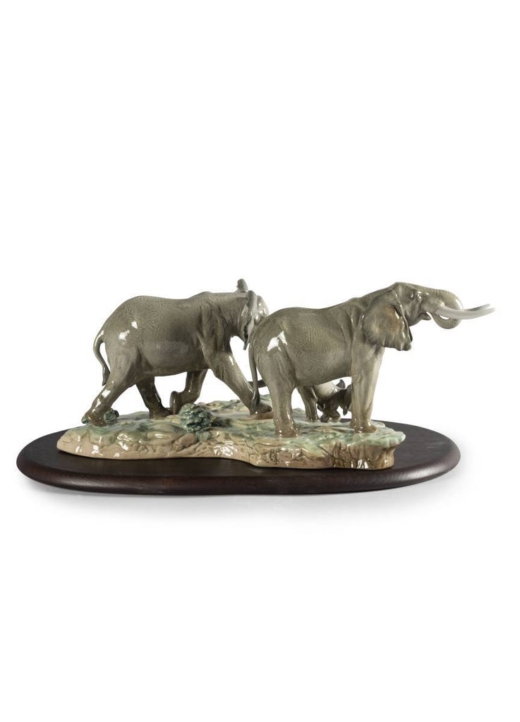 Lladro A Stop Along The Way Elephants Sculpture 01009387